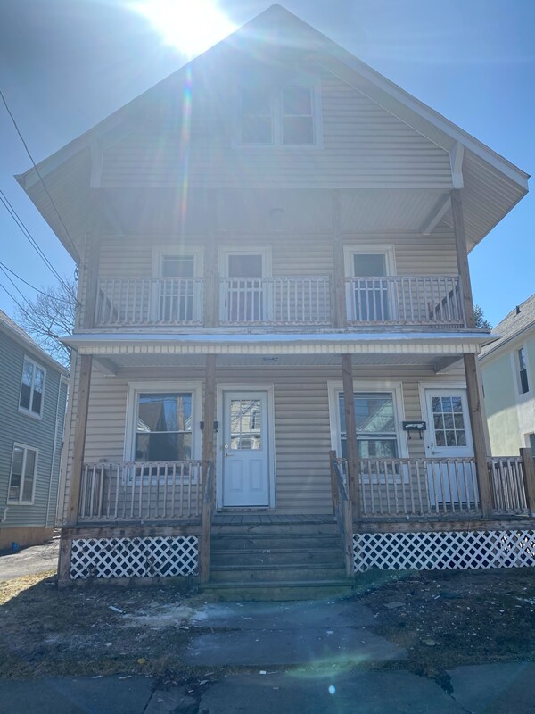 Primary Photo - 912 Lansing St