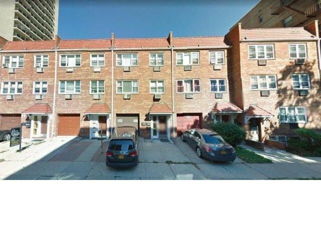 Primary Photo - 110-31-110-72 72nd Dr