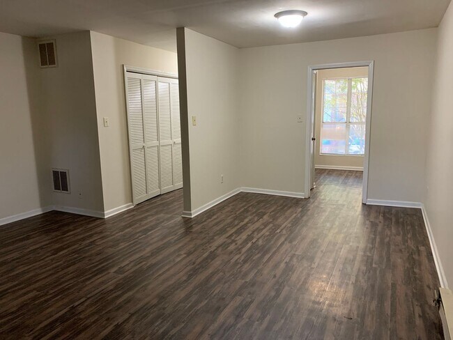 Foto del edificio - Spacious North Raleigh  Townhouse  *2 brm ...