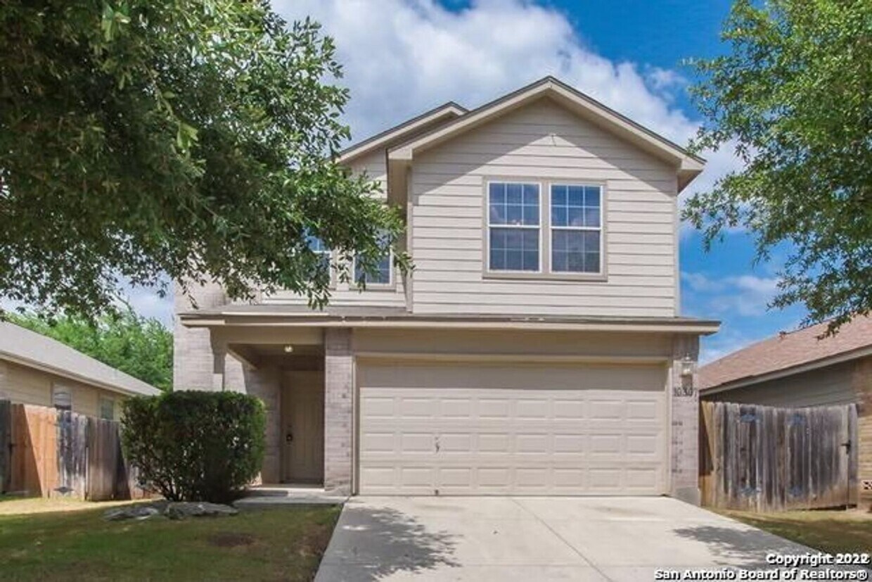 Foto principal - Spacious Two-Story Home in Prime Laurel Ca...
