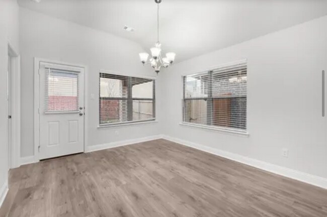 Foto del edificio - 328 Saltmeadow Ln