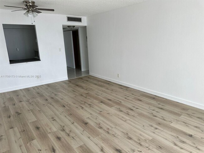 Foto del edificio - 701 Three Islands Boulevard
