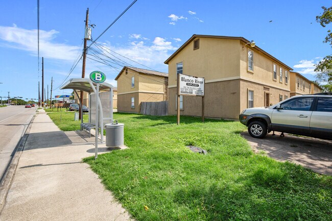 Foto del edificio - 1442 River Rd
