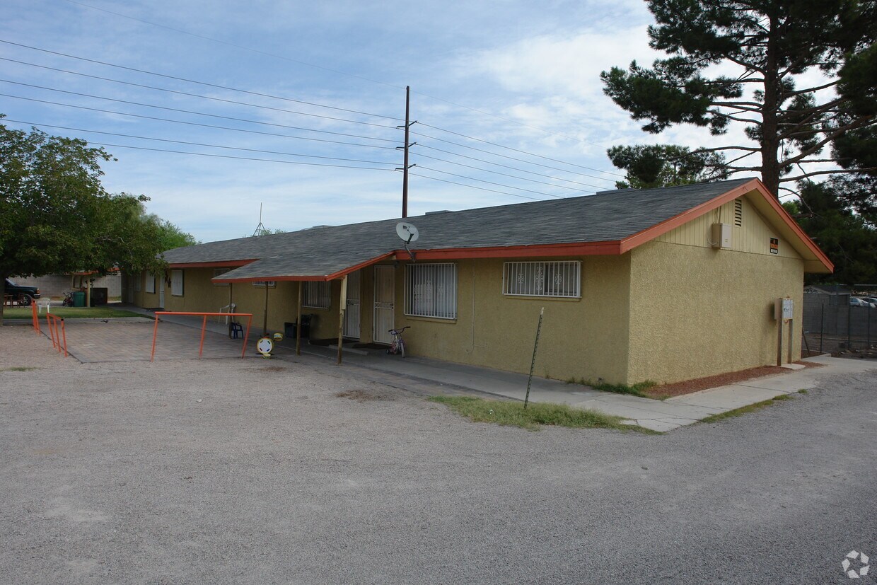 Primary Photo - 2600 E Bonanza Rd