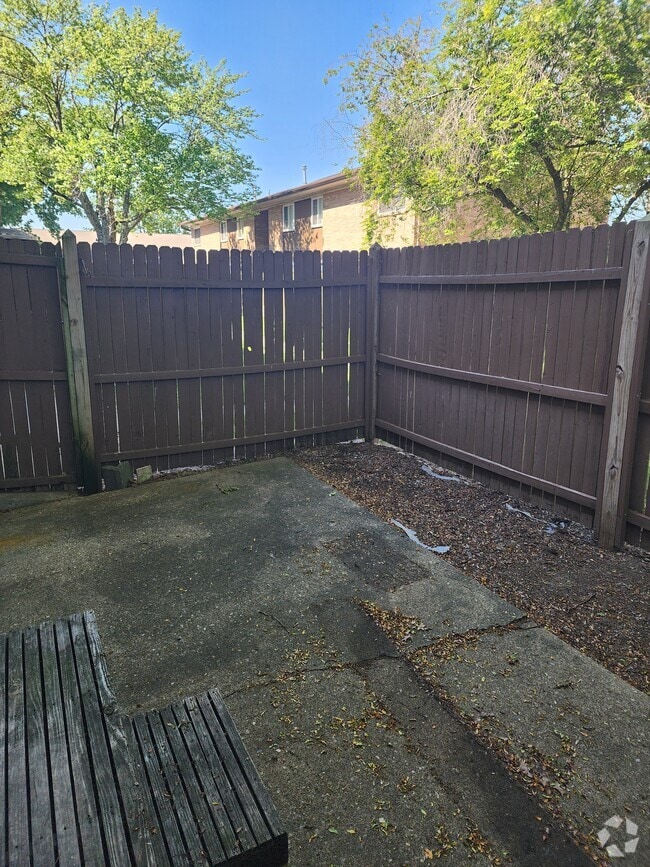 Log Pond Run Acres Student Apartments for Rent Newark, OH 1 Rentals