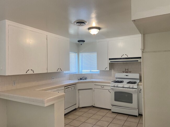 Foto del edificio - 211 W Camron Ave