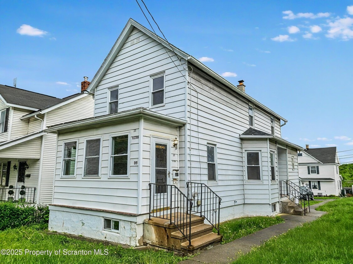 Primary Photo - 311 Oleckna St