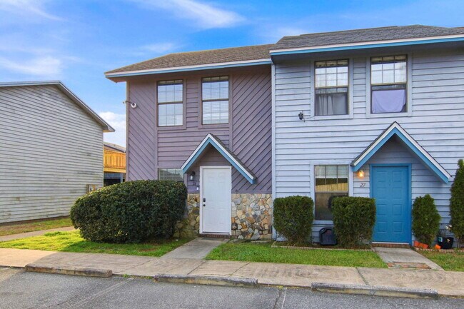 Foto del edificio - "Charming 2-Bed Townhouse Retreat in Fort Walton Beach – Perfect Comfort in 967 Sq Ft!"