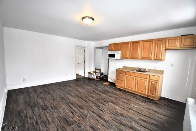Building Photo - 237 Haledon Ave