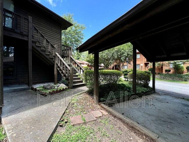 Foto del edificio - 580 Courtwood Ln