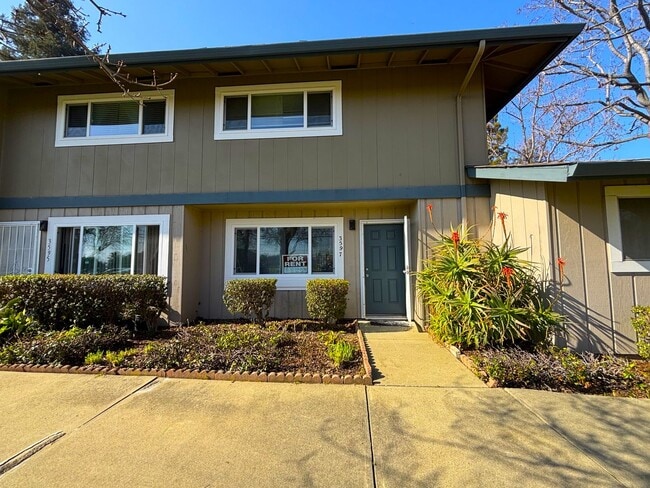 Building Photo - Charming 3-Bedroom, 2-Bath Townhome in Prime Fremont Location