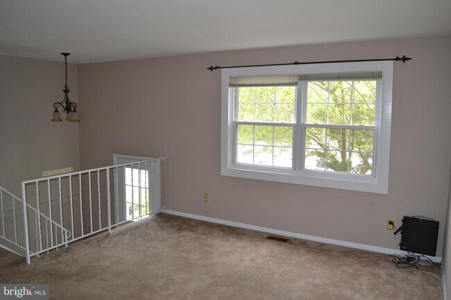 Building Photo - 302 Hometown Way