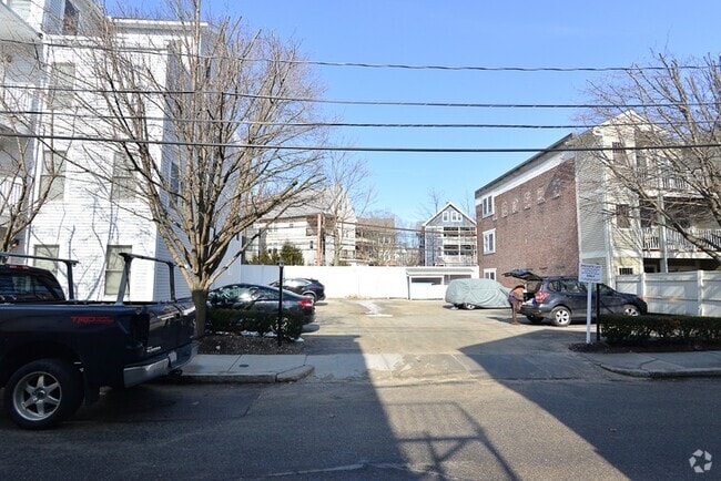 Building Photo - 23 Cameron St