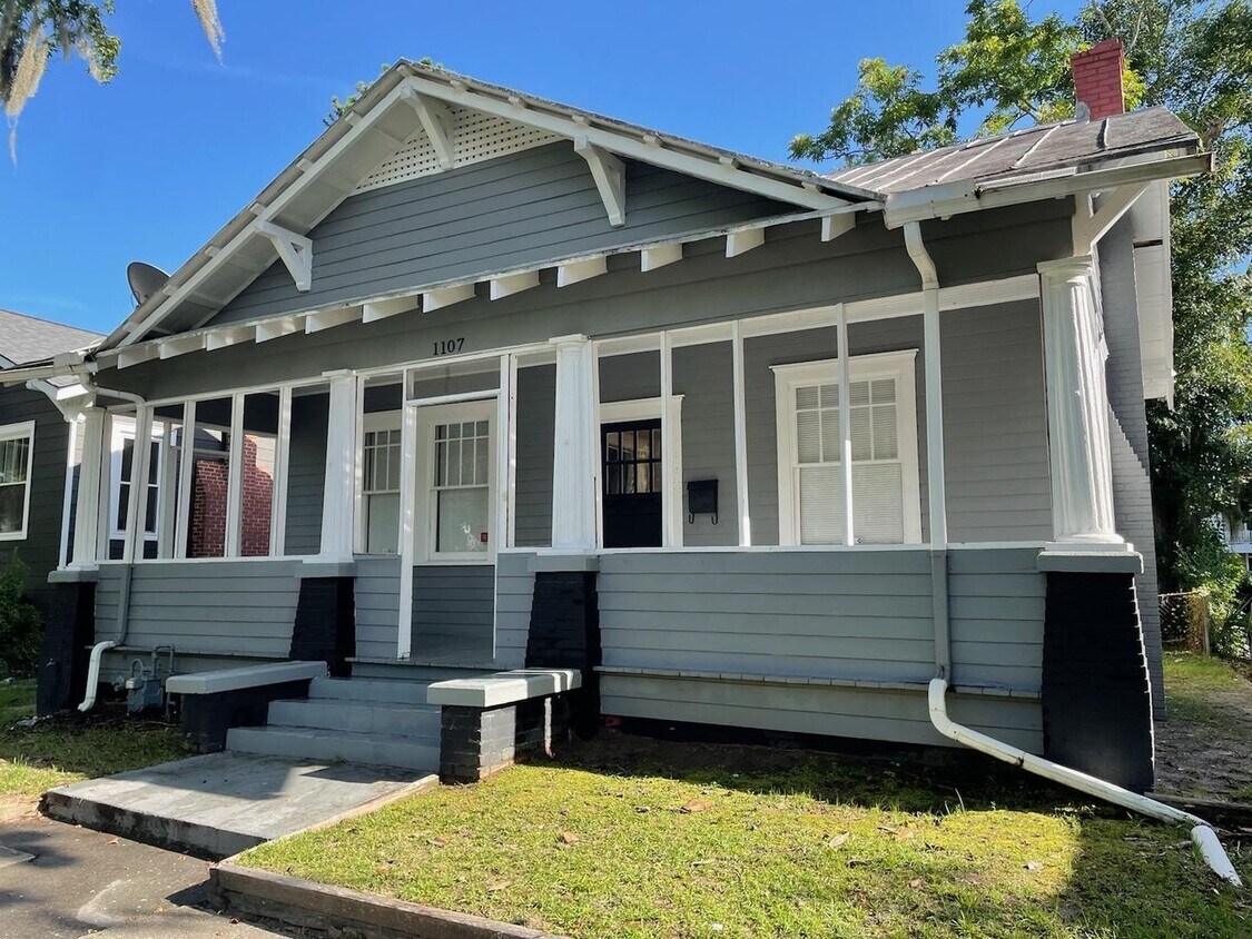 Foto principal - Large Downtown 3BR/2BA House For Rent Walk...