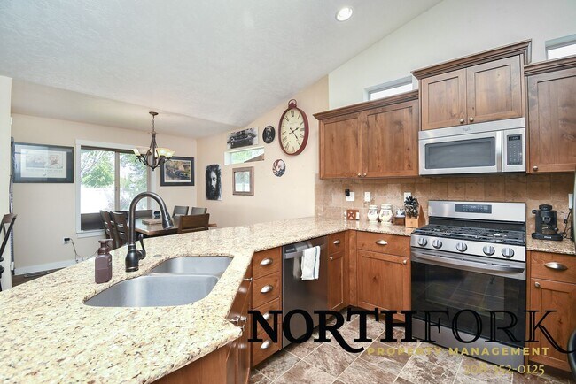 Foto del edificio - Superb Star Home With Move-in Credit opportunity - HOME IS NOT FURNISHED