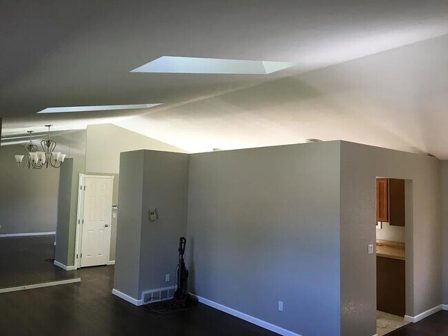 Foto del edificio - 862 Charter Oak Ct