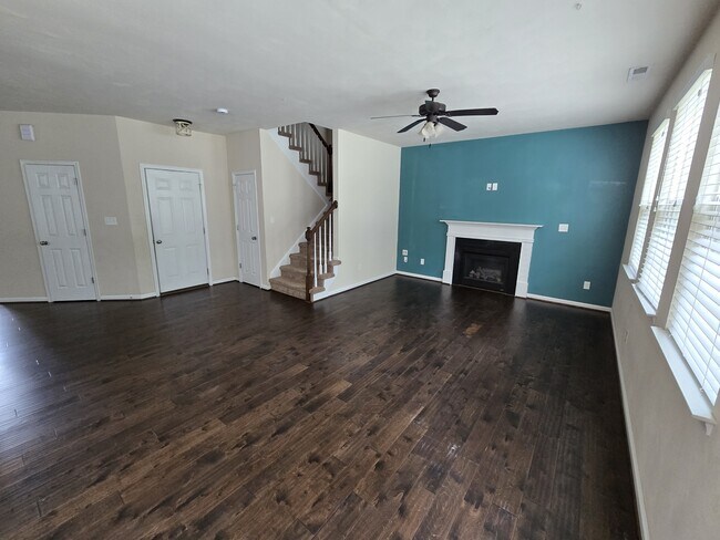 Foto del edificio - 927 Hugh Ln