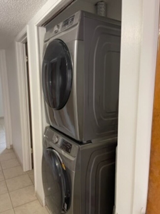 Foto del edificio - 2101 Chilton Dr