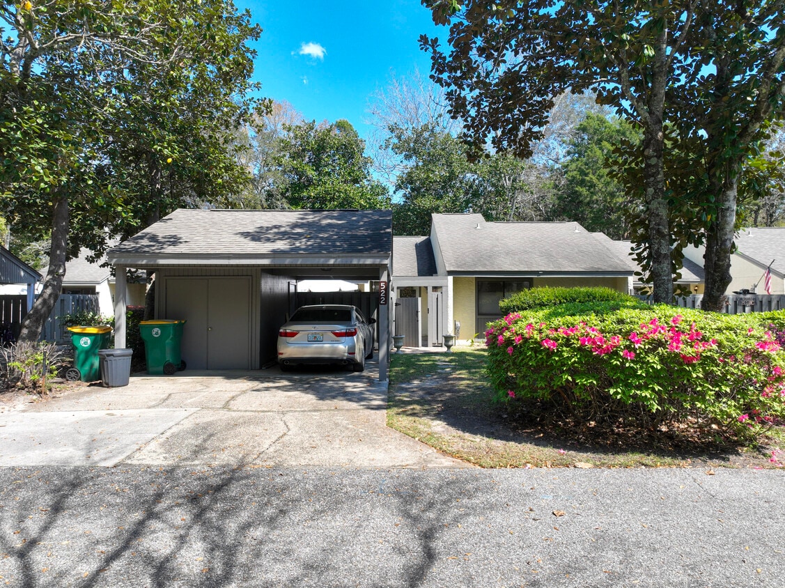 Primary Photo - 1000 Bay Dr