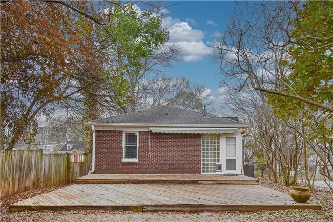 Foto del edificio - 1176 Holly St NW