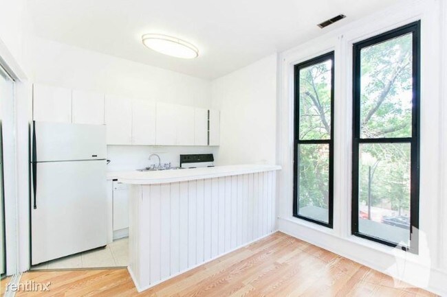 Building Photo - 451 W Belden Ave
