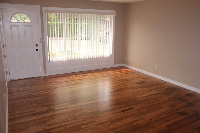 Building Photo - 3 br, 1 bath House - 1033 Hallinan Street