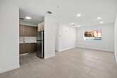 Foto principal - 1295 W 69th St