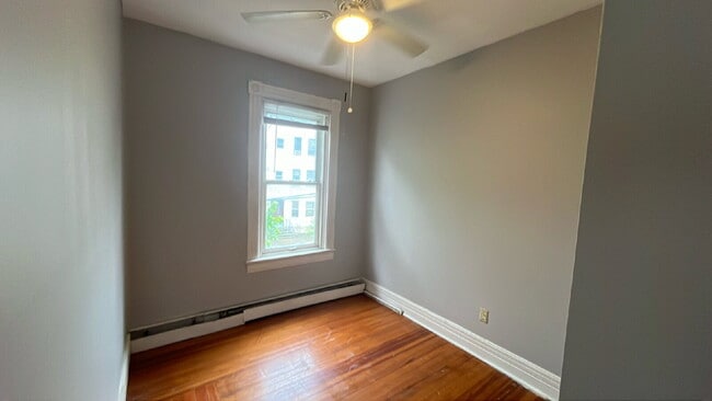 Building Photo - 687 State St