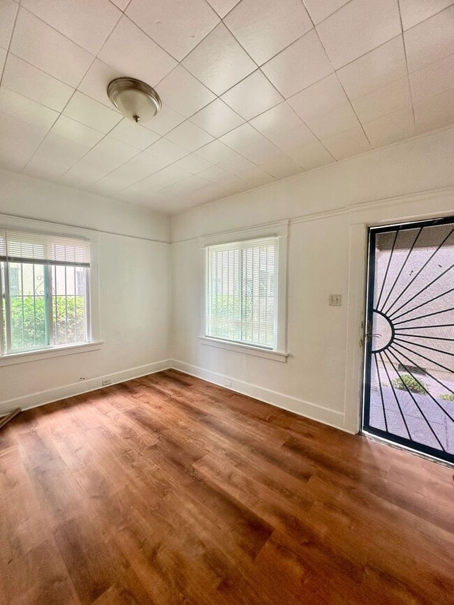 Building Photo - 732-738 Gaviota LB