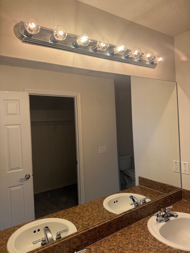 Building Photo - Townhouse For Lease in Saint Cloud