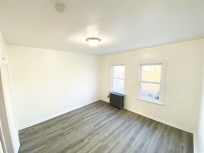 Foto del edificio - 162 Glenwood Ave