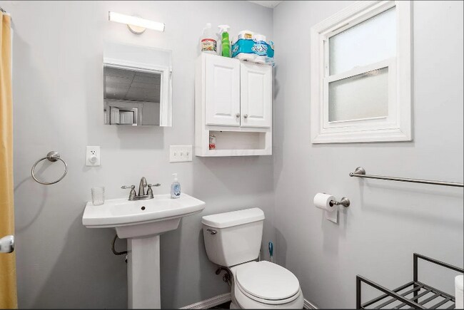 Foto del edificio - 453 Burg St