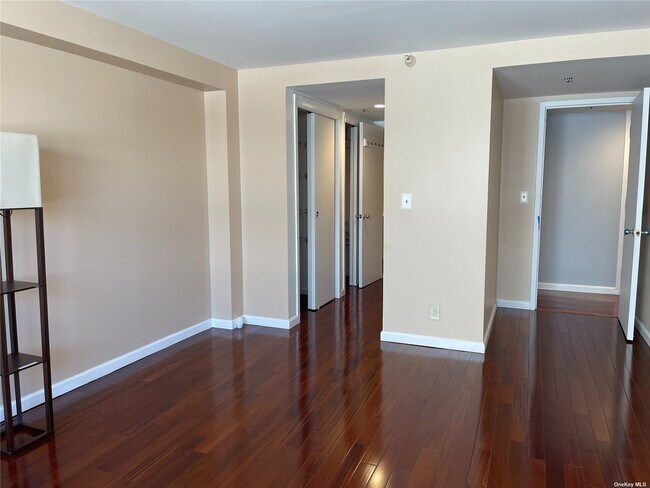 Foto del edificio - 88 Cutter Mill Rd