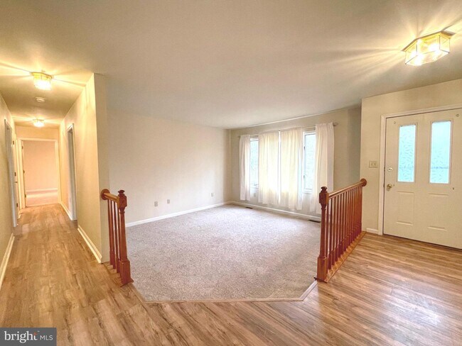 Foto del edificio - 2713 Cove Point Rd