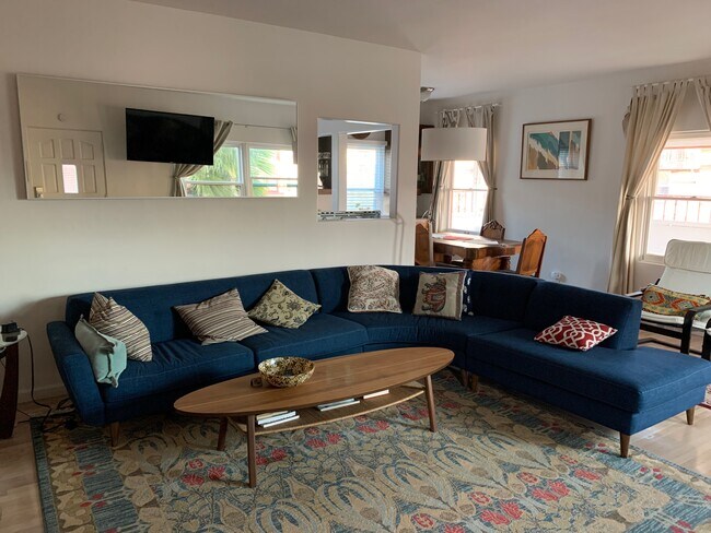 Living Room - 712 Cedar St