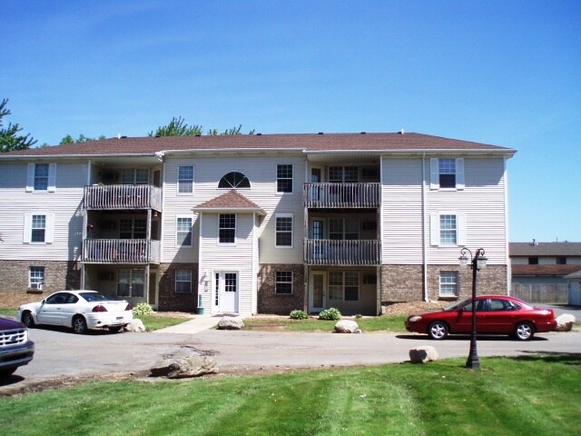 Foto del edificio - 340 Country Club Rd
