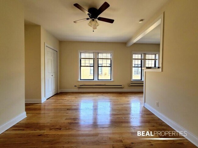 Building Photo - 0 bedroom in CHICAGO IL 60657