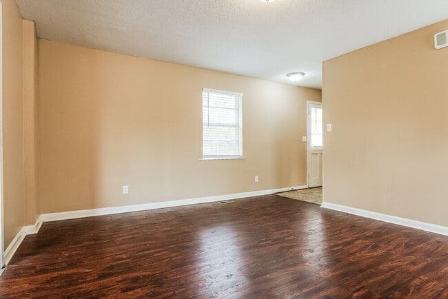 Building Photo - 3117 Parkwood Rd