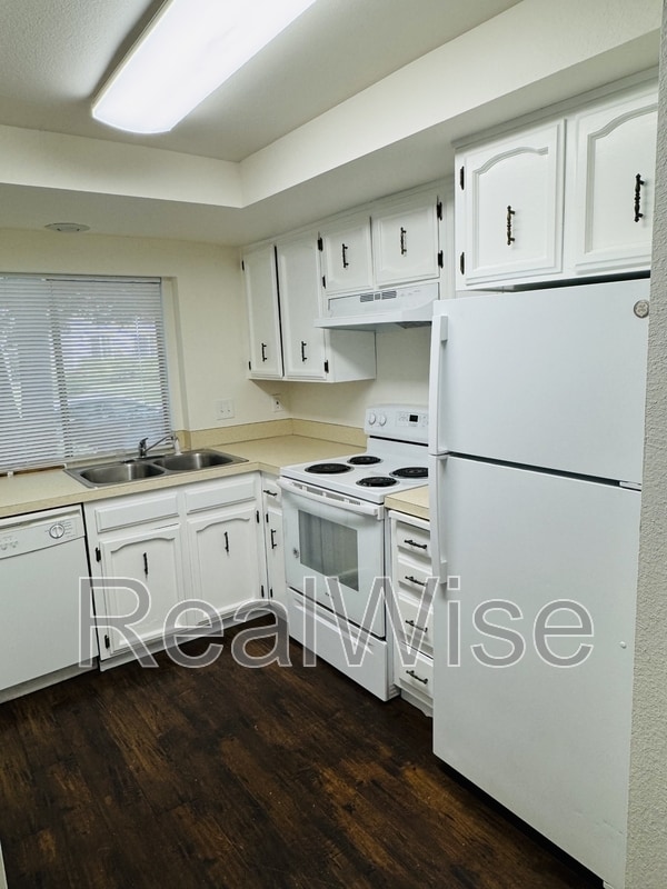 Building Photo - 4278 Meadowbrook Ct NE