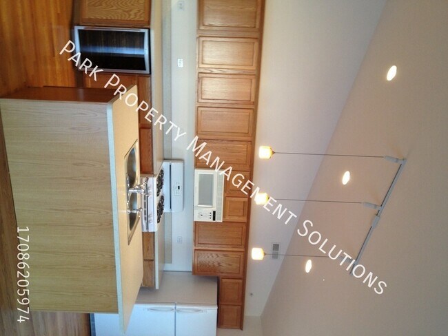 Foto del edificio - Oak Forest - 2 Bedroom, 2 Bath Penthouse C...