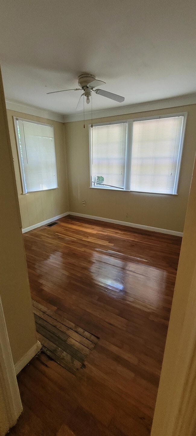 Photo - 421 E Ridgeway St House