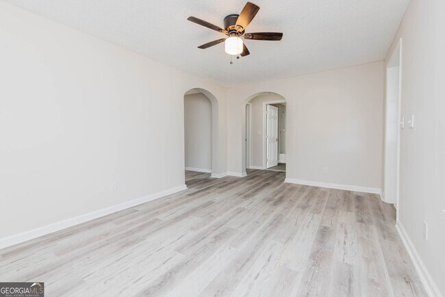 Foto del edificio - 3584 Log Cabin Dr