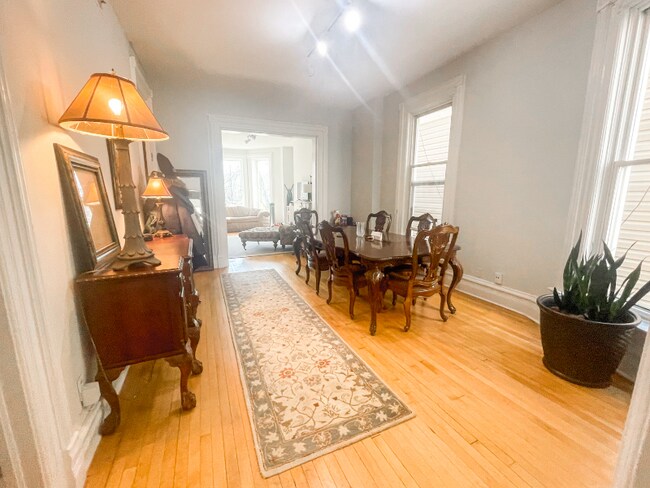 Foto del edificio - 1433 N Wicker Park Ave