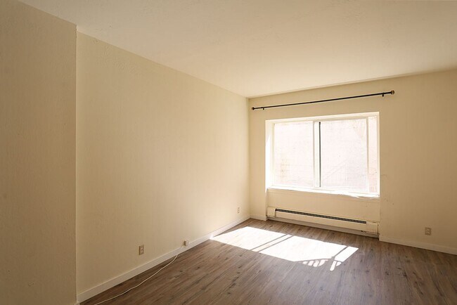Building Photo - 536 Mason St.