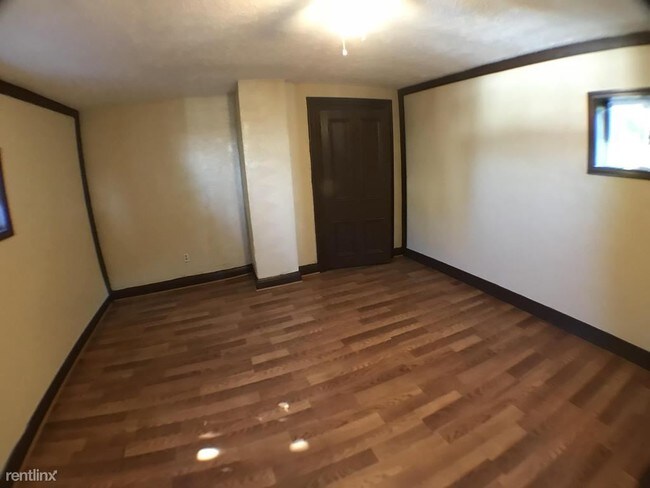 Building Photo - 3 br, 1 bath House - 808 Maginn St