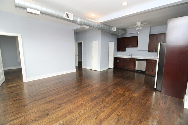 Foto del edificio - 1034 N Ashland Ave