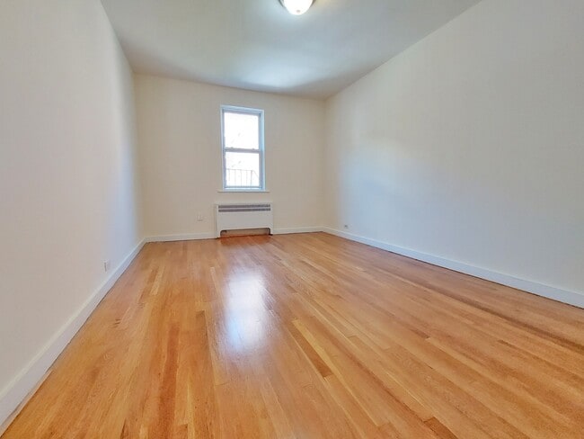 Building Photo - 2174 Hone Ave