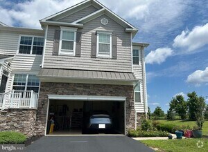 Building Photo - 41 Bauer Ln