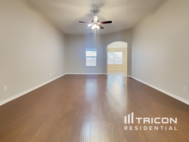 Foto del edificio - 648 Clearbrook St