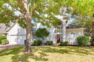 Building Photo - 9104 Bluegrass Dr